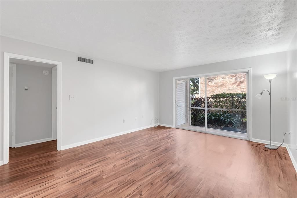 For Rent: $1,650 (2 beds, 1 baths, 1000 Square Feet)