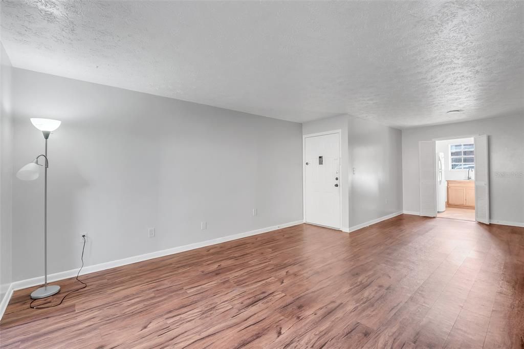 For Rent: $1,650 (2 beds, 1 baths, 1000 Square Feet)