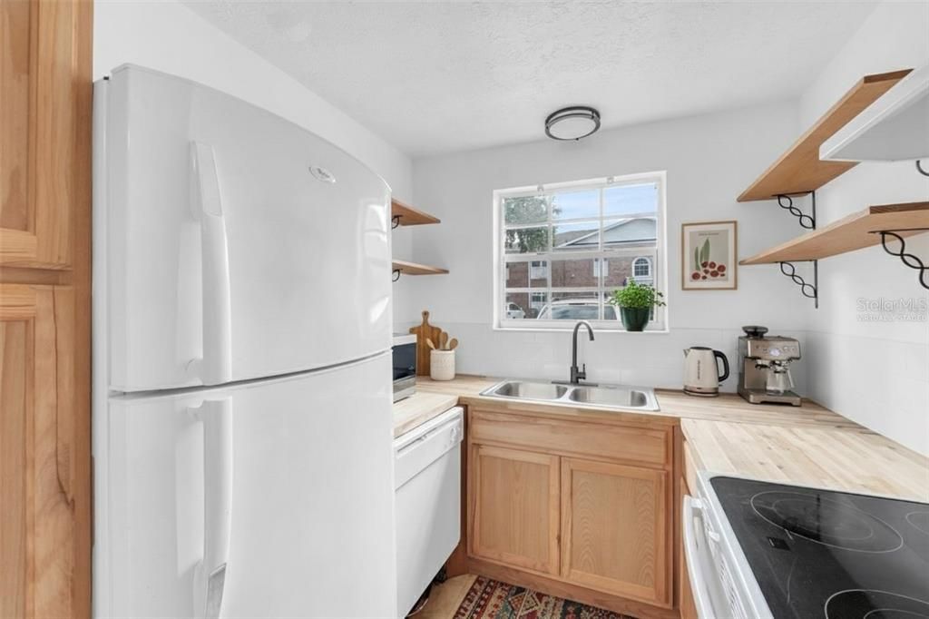 For Rent: $1,650 (2 beds, 1 baths, 1000 Square Feet)