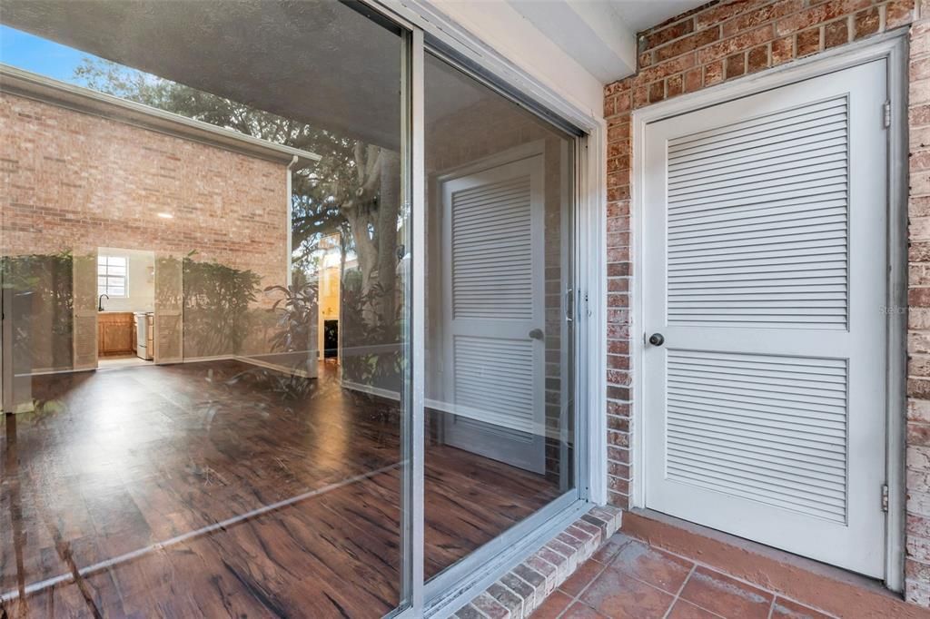 For Rent: $1,650 (2 beds, 1 baths, 1000 Square Feet)