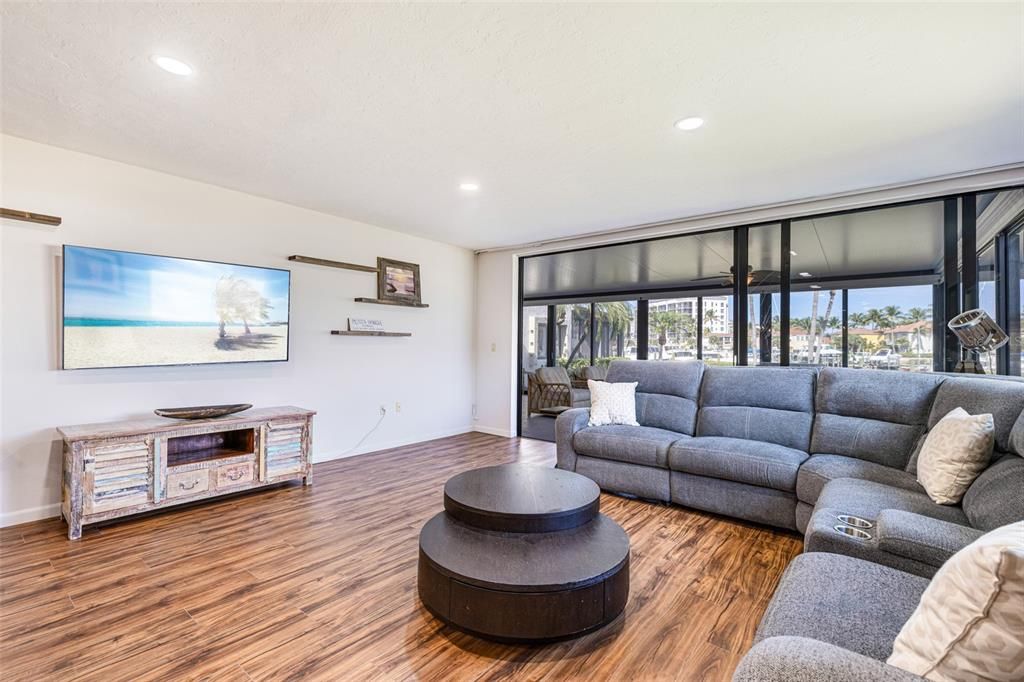 En Venta: $445,000 (3 camas, 2 baños, 2069 Pies cuadrados)