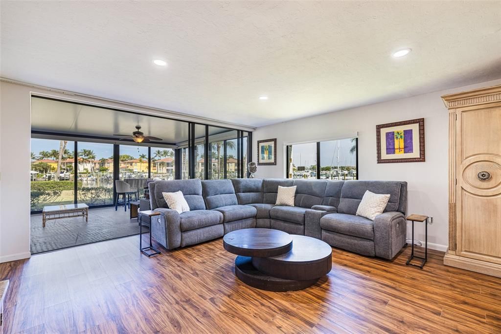 En Venta: $445,000 (3 camas, 2 baños, 2069 Pies cuadrados)