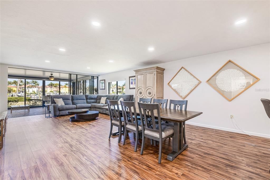 En Venta: $445,000 (3 camas, 2 baños, 2069 Pies cuadrados)