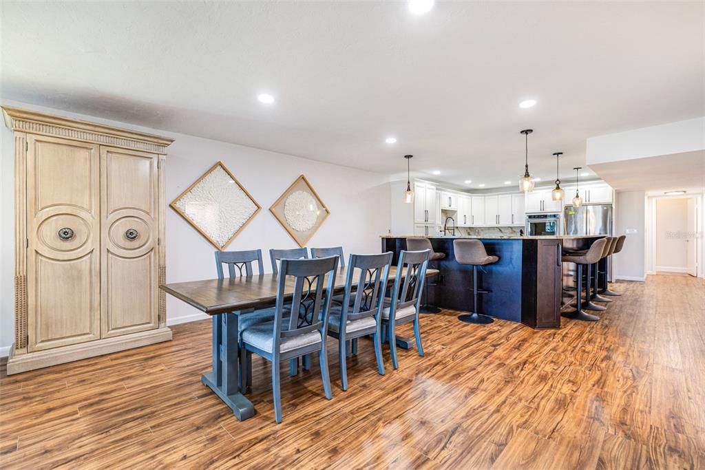 En Venta: $445,000 (3 camas, 2 baños, 2069 Pies cuadrados)