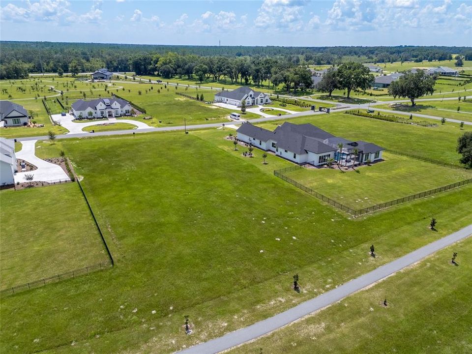 待售: $299,900 (1.02 acres)