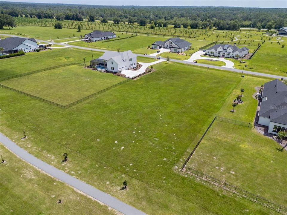 待售: $299,900 (1.02 acres)