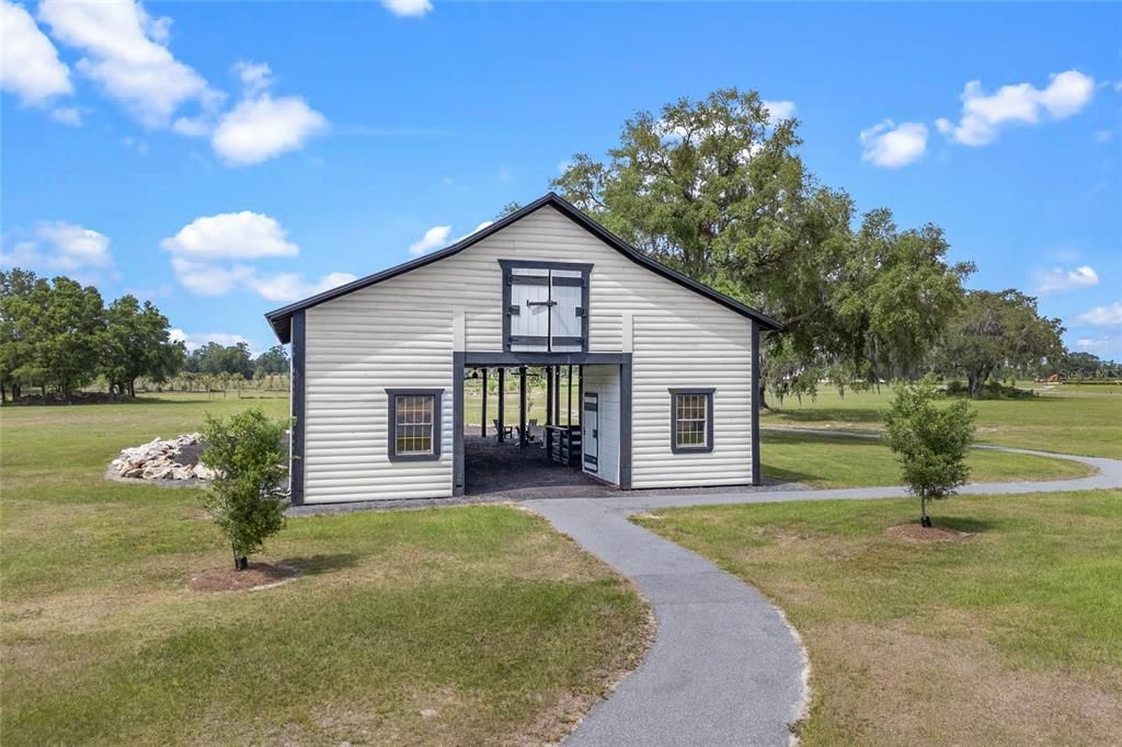 待售: $299,900 (1.02 acres)