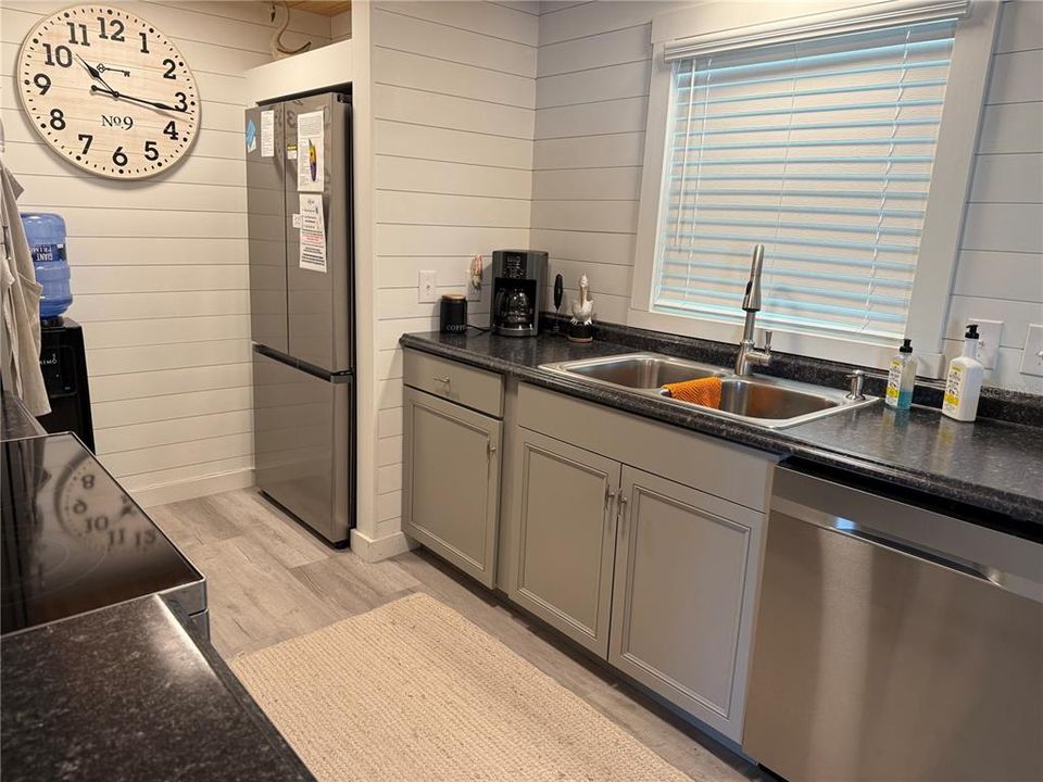 На продажу: $164,800 (2 спален, 2 ванн, 720 Квадратных фут)