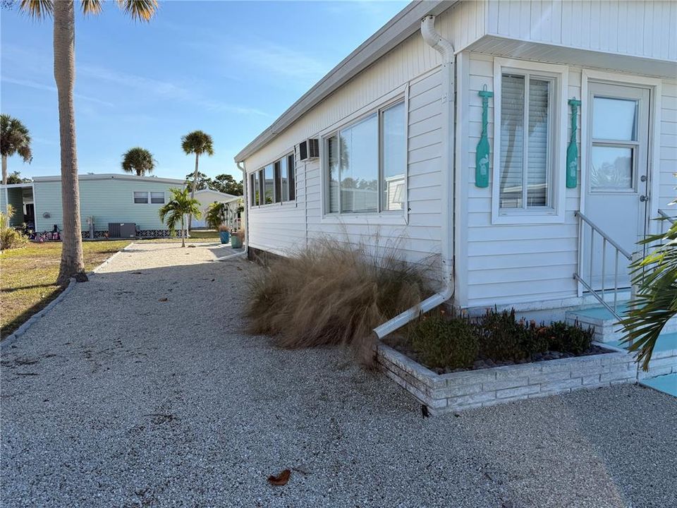 На продажу: $164,800 (2 спален, 2 ванн, 720 Квадратных фут)