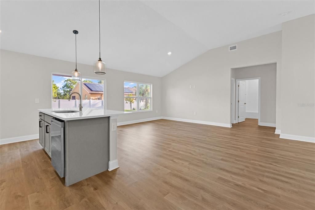 For Rent: $1,950 (3 beds, 2 baths, 1620 Square Feet)