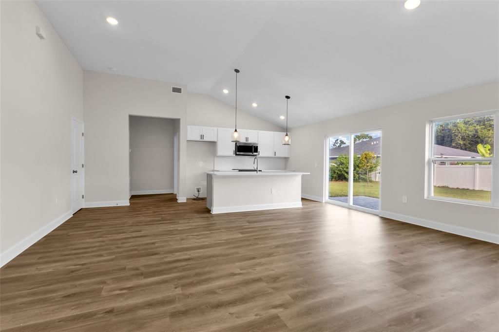 For Rent: $1,950 (3 beds, 2 baths, 1620 Square Feet)