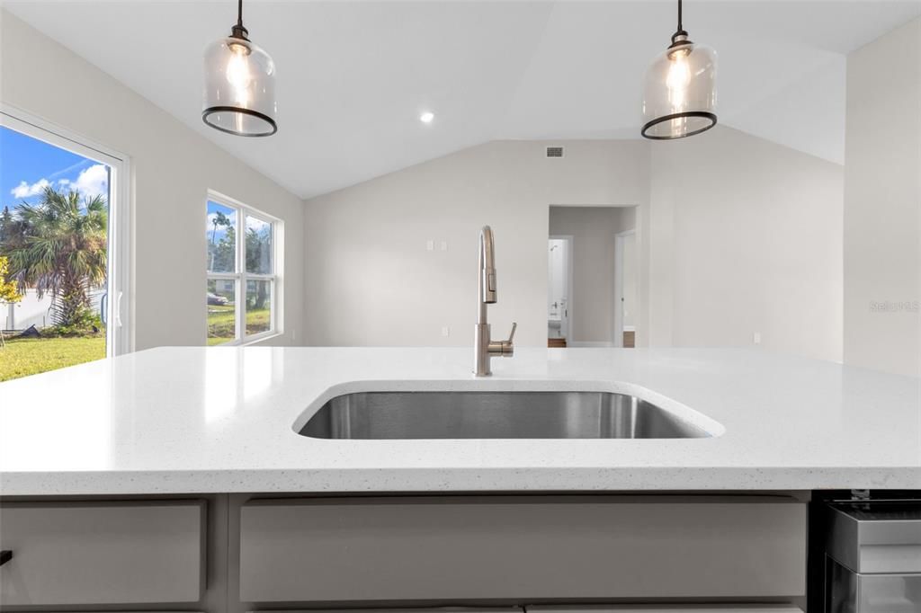 For Rent: $1,950 (3 beds, 2 baths, 1620 Square Feet)