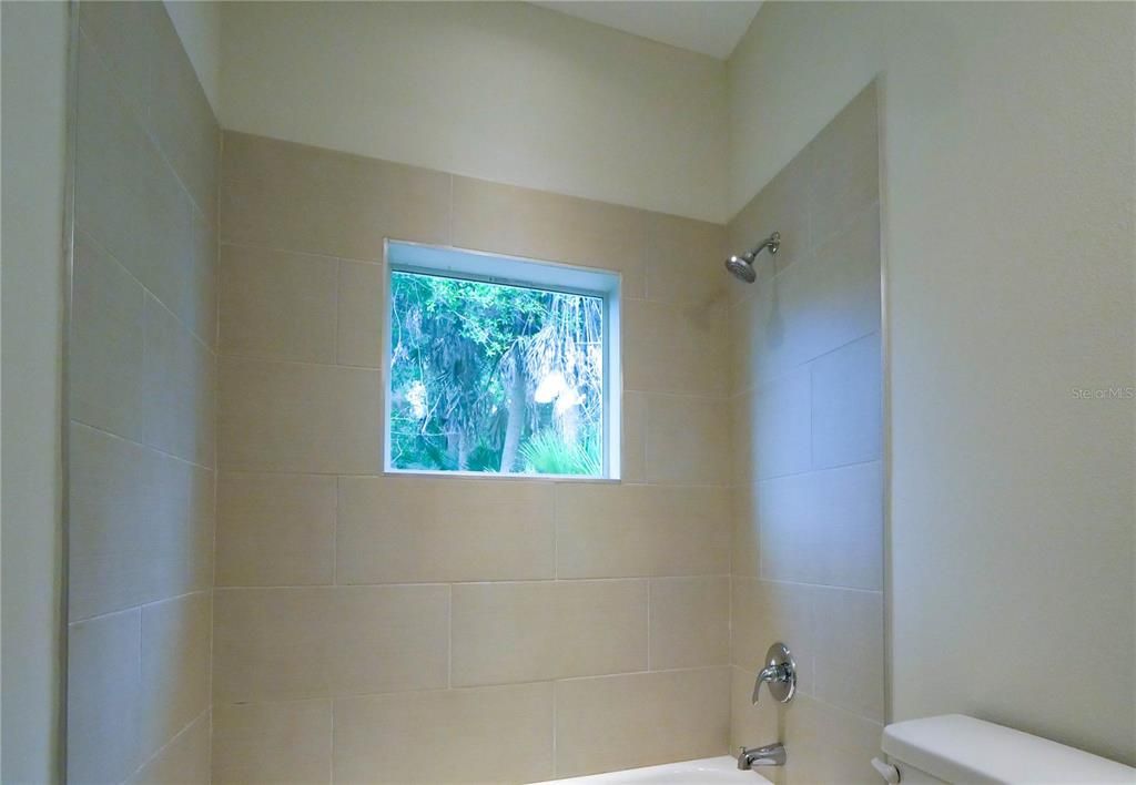 На продажу: $289,900 (3 спален, 2 ванн, 1563 Квадратных фут)