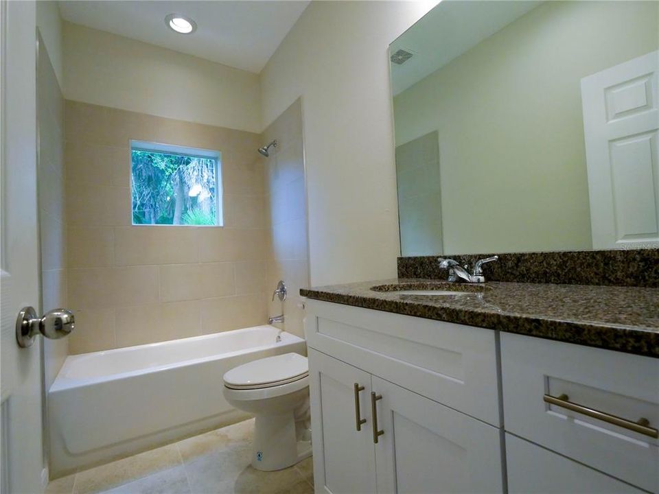 На продажу: $289,900 (3 спален, 2 ванн, 1563 Квадратных фут)