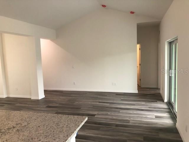 На продажу: $289,900 (3 спален, 2 ванн, 1563 Квадратных фут)