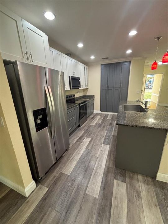 В аренду: $2,300 (3 спален, 2 ванн, 2086 Квадратных фут)