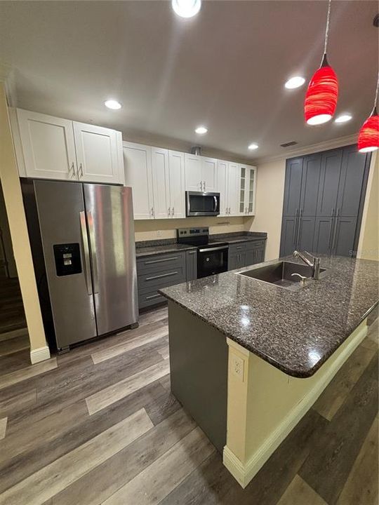 В аренду: $2,300 (3 спален, 2 ванн, 2086 Квадратных фут)