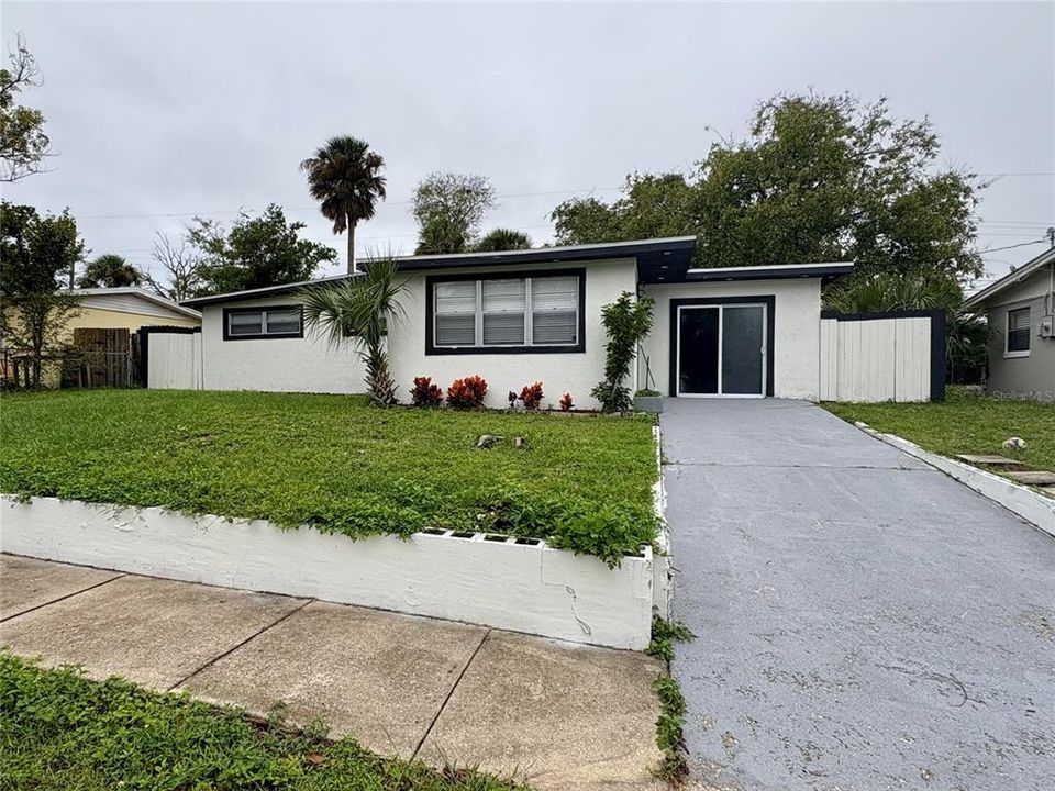 待售: $245,000 (4 贝兹, 2 浴室, 1325 平方英尺)