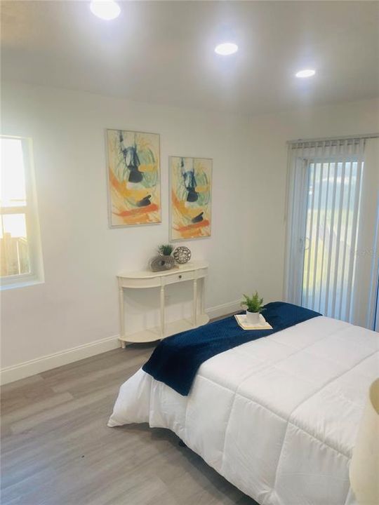 待售: $245,000 (4 贝兹, 2 浴室, 1325 平方英尺)