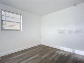 待售: $245,000 (4 贝兹, 2 浴室, 1325 平方英尺)