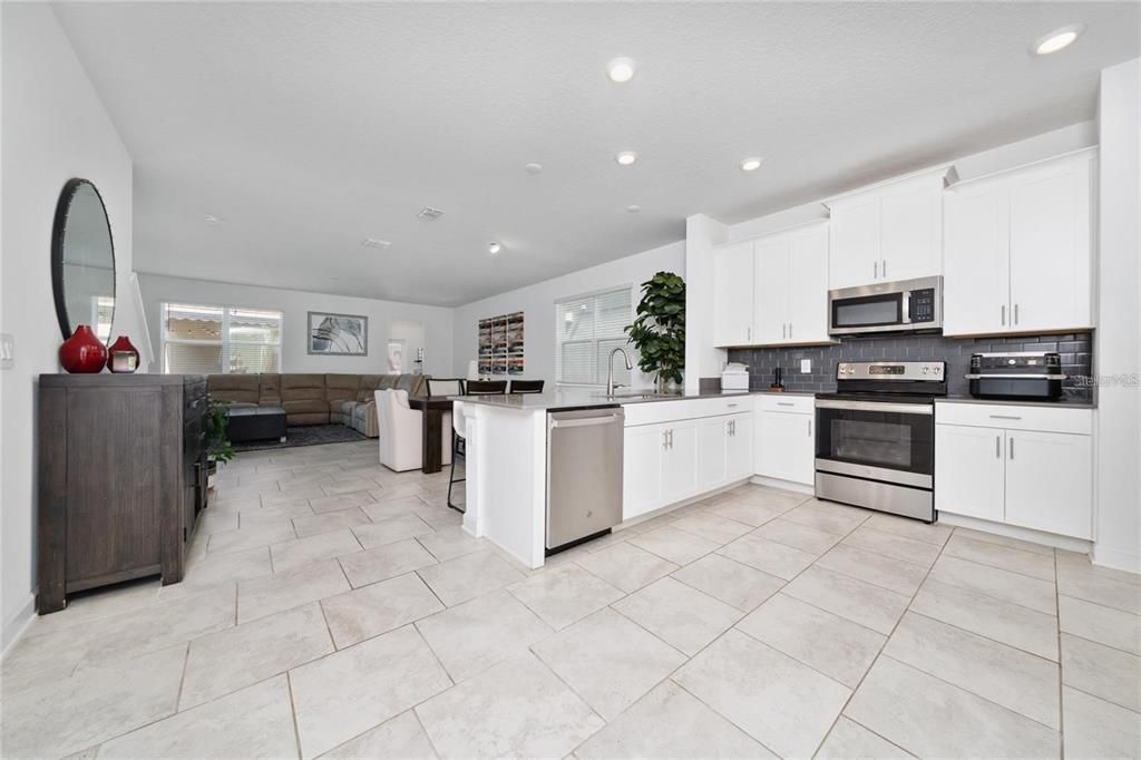 For Rent: $3,000 (3 beds, 2 baths, 2203 Square Feet)