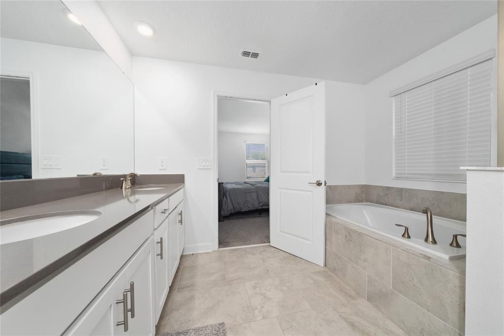 For Rent: $3,000 (3 beds, 2 baths, 2203 Square Feet)