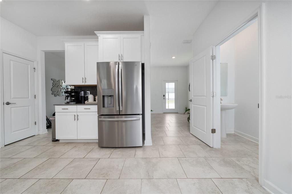 For Rent: $3,000 (3 beds, 2 baths, 2203 Square Feet)