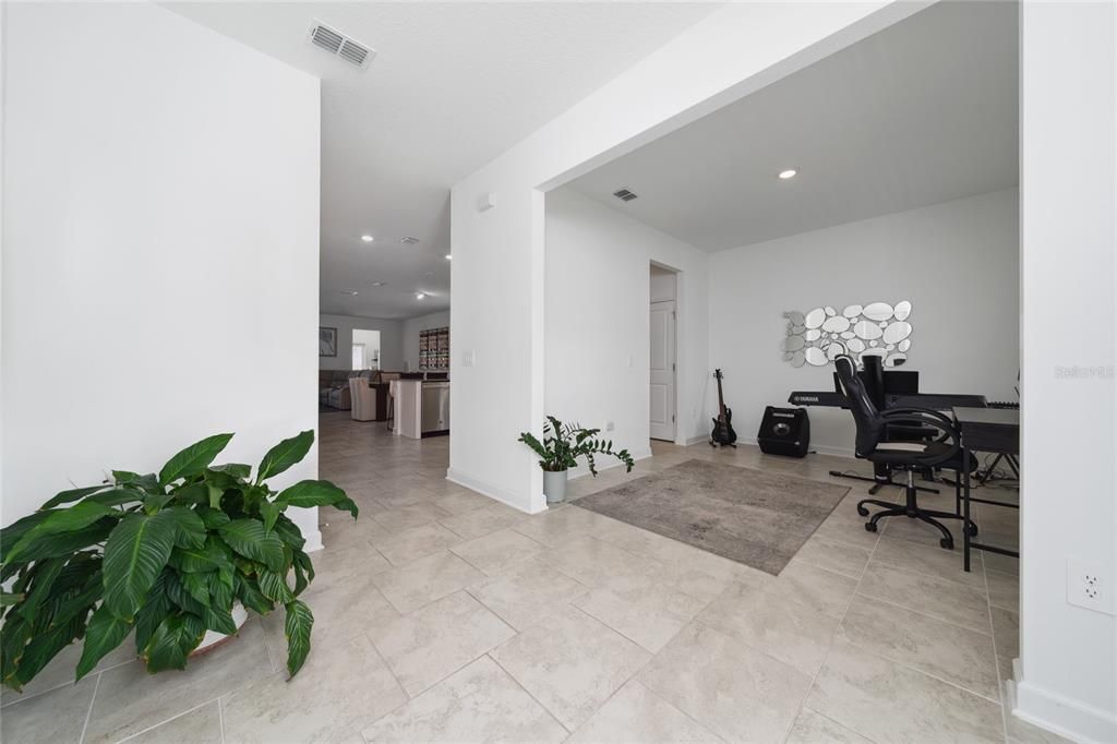 For Rent: $3,000 (3 beds, 2 baths, 2203 Square Feet)