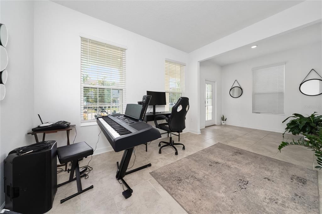 For Rent: $3,000 (3 beds, 2 baths, 2203 Square Feet)