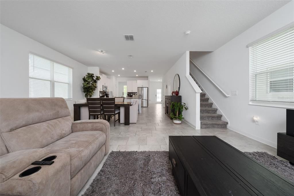 For Rent: $3,000 (3 beds, 2 baths, 2203 Square Feet)