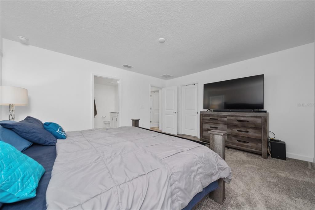 For Rent: $3,000 (3 beds, 2 baths, 2203 Square Feet)