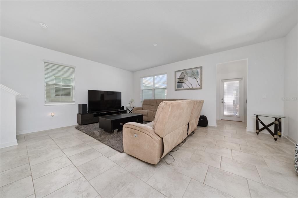 For Rent: $3,000 (3 beds, 2 baths, 2203 Square Feet)