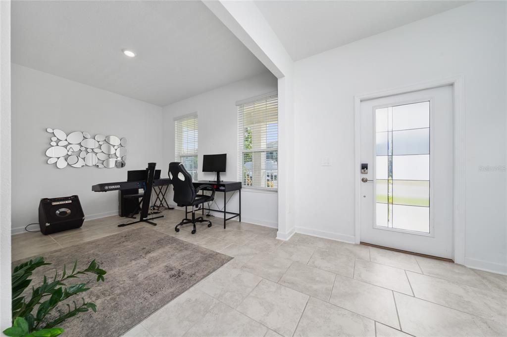 For Rent: $3,000 (3 beds, 2 baths, 2203 Square Feet)