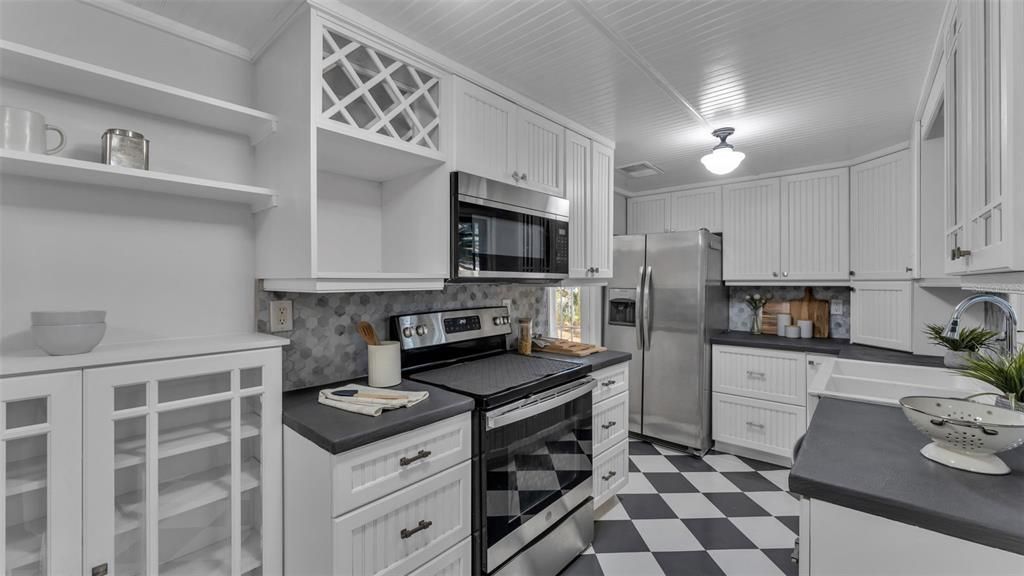 For Sale: $375,000 (3 beds, 2 baths, 1894 Square Feet)