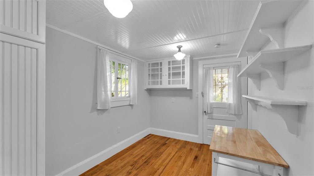 For Sale: $375,000 (3 beds, 2 baths, 1894 Square Feet)