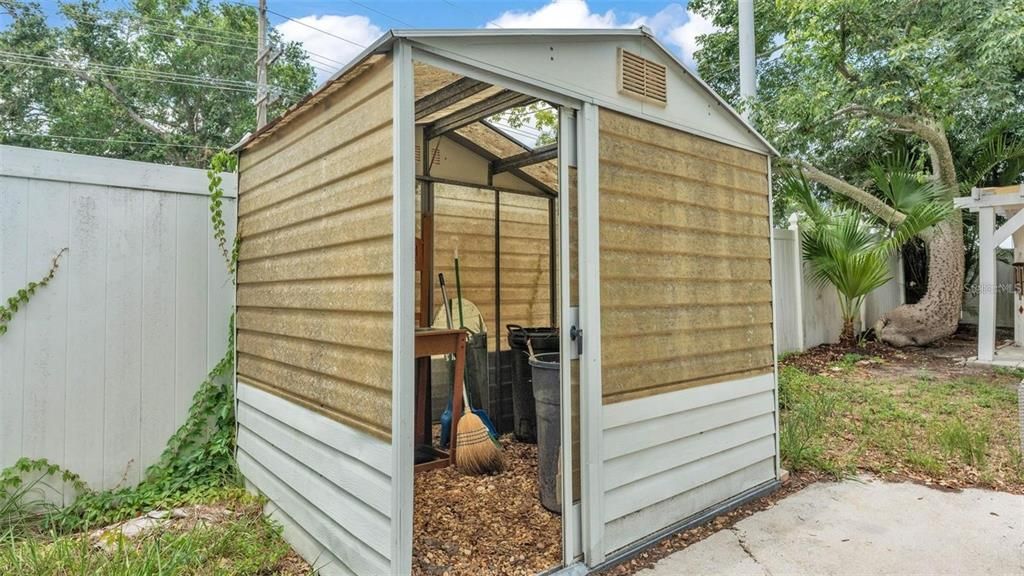 For Sale: $375,000 (3 beds, 2 baths, 1894 Square Feet)