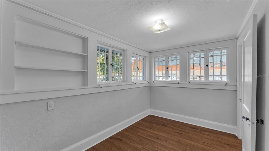 For Sale: $375,000 (3 beds, 2 baths, 1894 Square Feet)