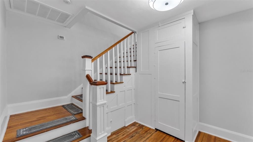 For Sale: $375,000 (3 beds, 2 baths, 1894 Square Feet)