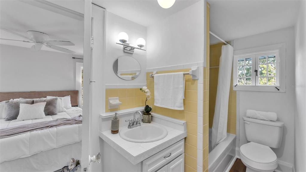 For Sale: $375,000 (3 beds, 2 baths, 1894 Square Feet)