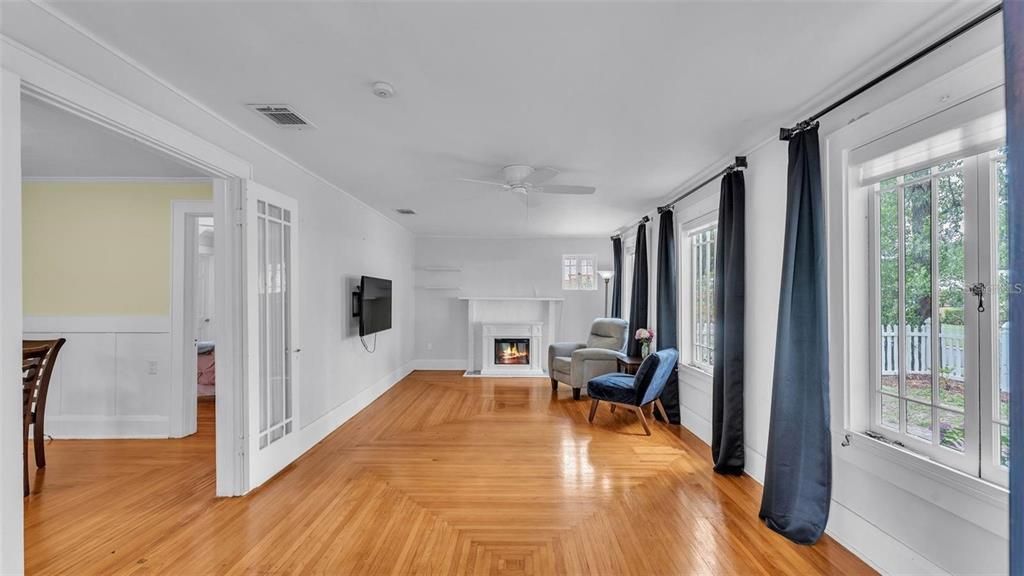 For Sale: $375,000 (3 beds, 2 baths, 1894 Square Feet)