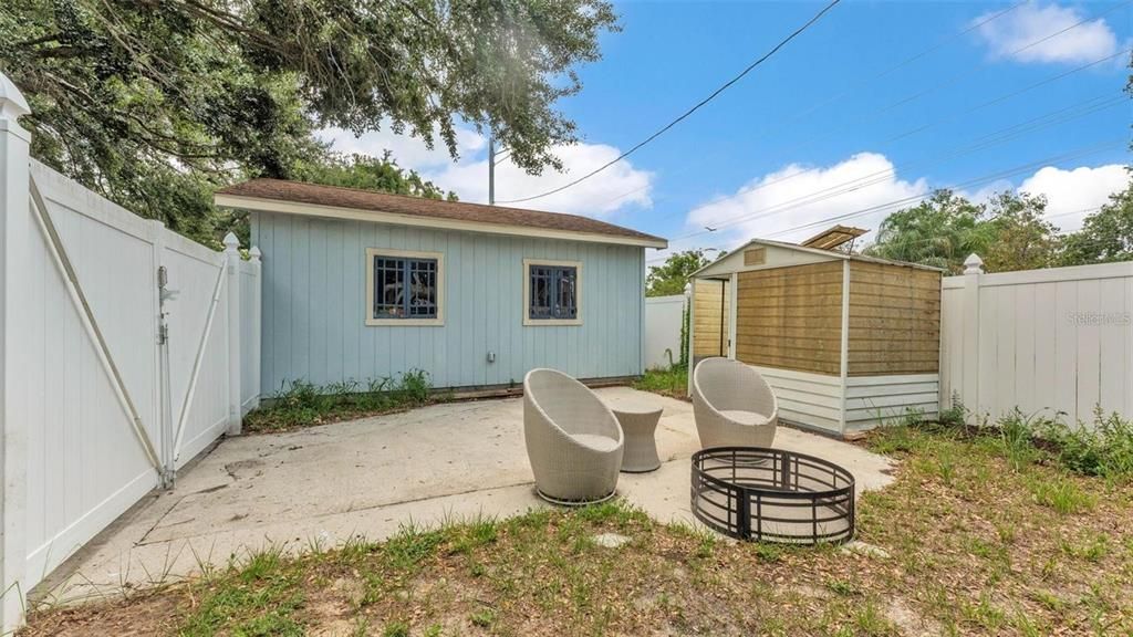 For Sale: $375,000 (3 beds, 2 baths, 1894 Square Feet)