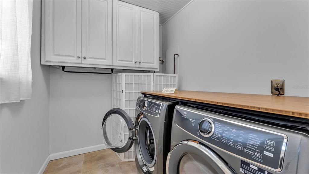 For Sale: $375,000 (3 beds, 2 baths, 1894 Square Feet)