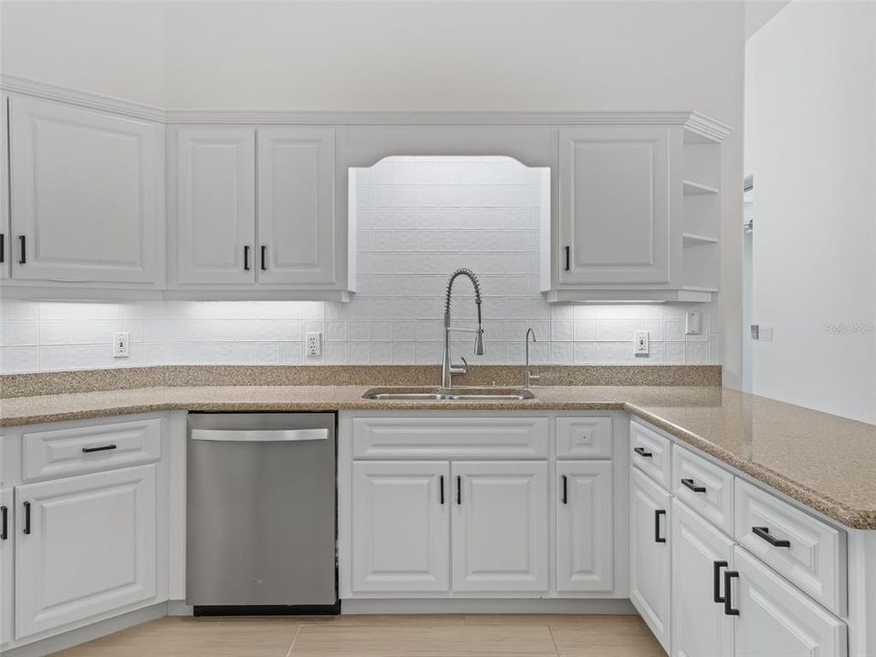 For Sale: $799,900 (3 beds, 2 baths, 2442 Square Feet)