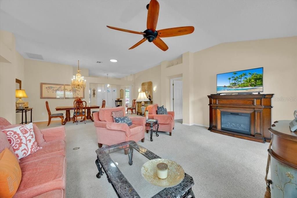 En Venta: $349,000 (2 camas, 2 baños, 1471 Pies cuadrados)