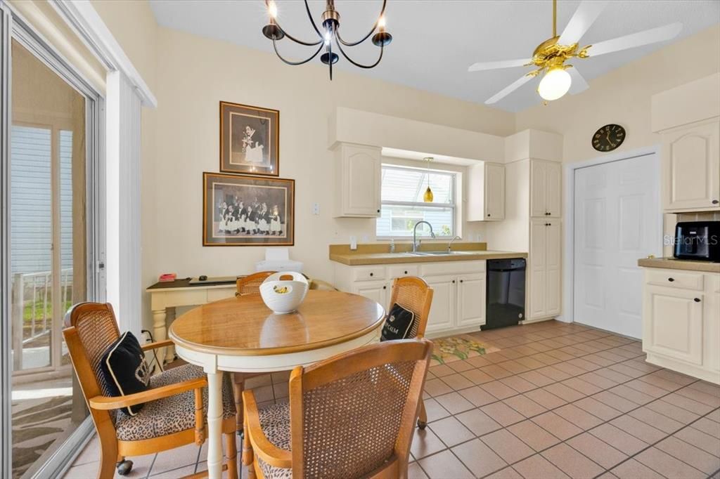 En Venta: $349,000 (2 camas, 2 baños, 1471 Pies cuadrados)