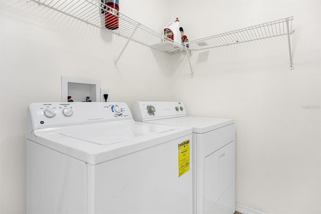 На продажу: $375,000 (4 спален, 2 ванн, 1397 Квадратных фут)