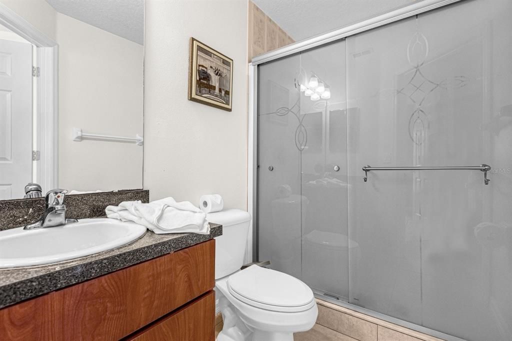 На продажу: $375,000 (4 спален, 2 ванн, 1397 Квадратных фут)