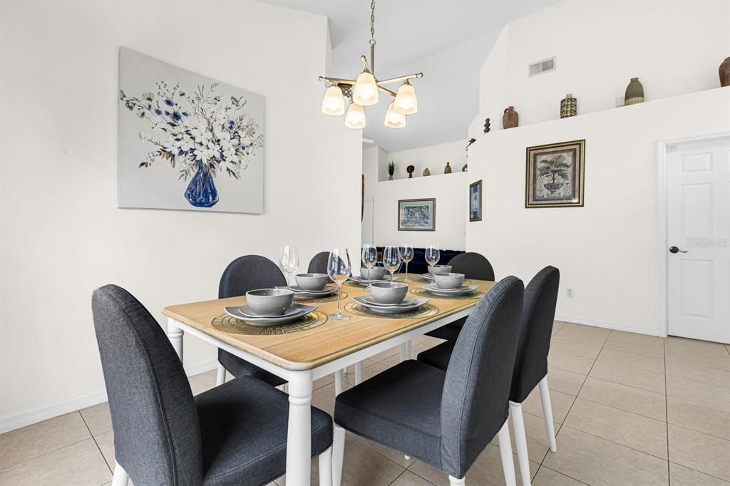 На продажу: $375,000 (4 спален, 2 ванн, 1397 Квадратных фут)