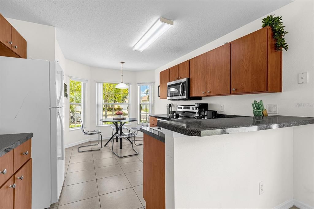 На продажу: $375,000 (4 спален, 2 ванн, 1397 Квадратных фут)