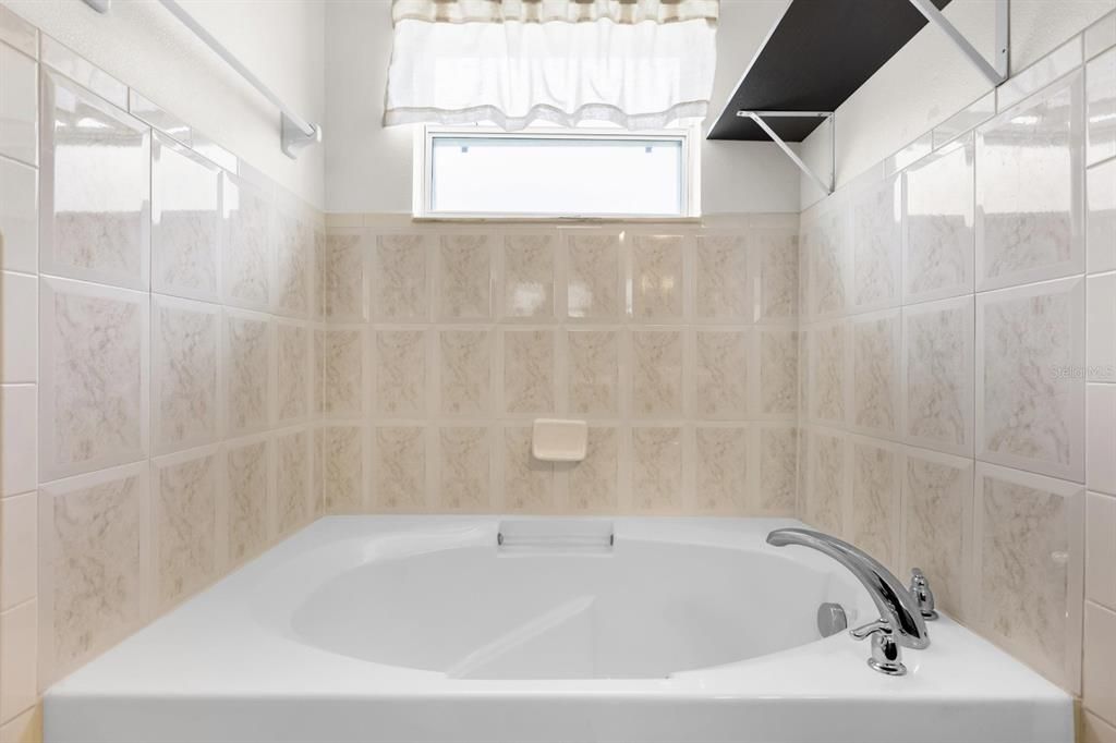 На продажу: $375,000 (4 спален, 2 ванн, 1397 Квадратных фут)